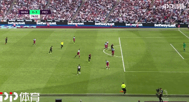 巴西足协官方：加布里埃尔右大腿肌肉损伤，退出本期集训